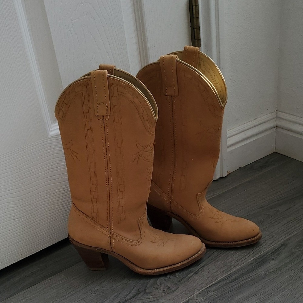 ACME Tan Heeled‎ Boots (SIZE 6M) BOHO/Western/RETRO/Shabby Chic/Summer Vibes